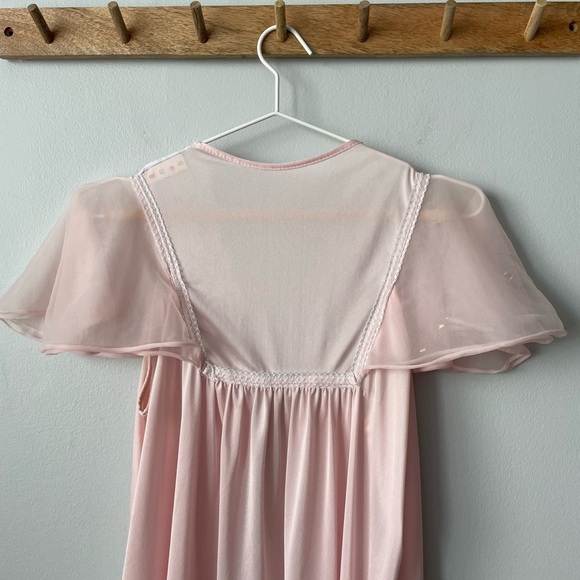 Vintage Silky Night Robe with Ruffled Sleeves and Lace Details Size Medium - Picture 7 of 13